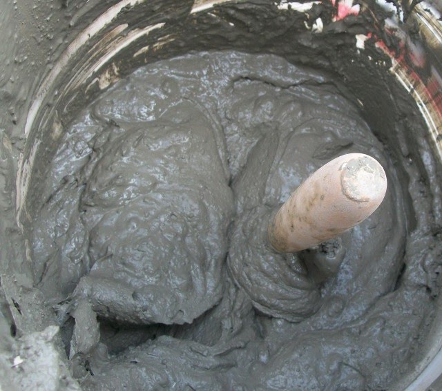 Mortar_mixed_inside_bucket
